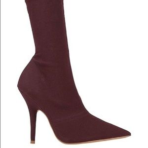 Season 6 Yeezy sock boot in burgundy worn once 37.5 or 7.5